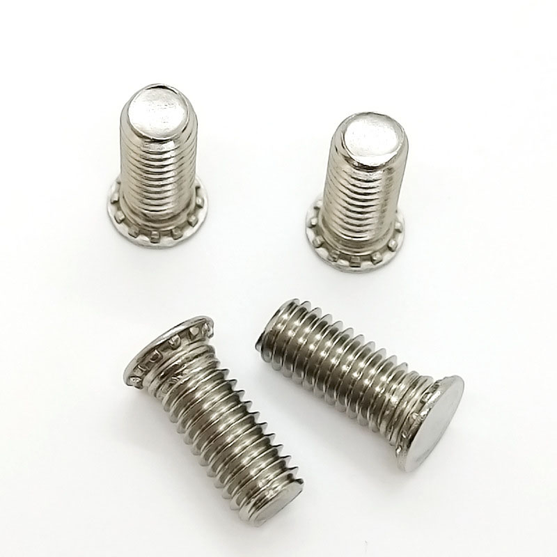 Skjulte hovedtrådede studs